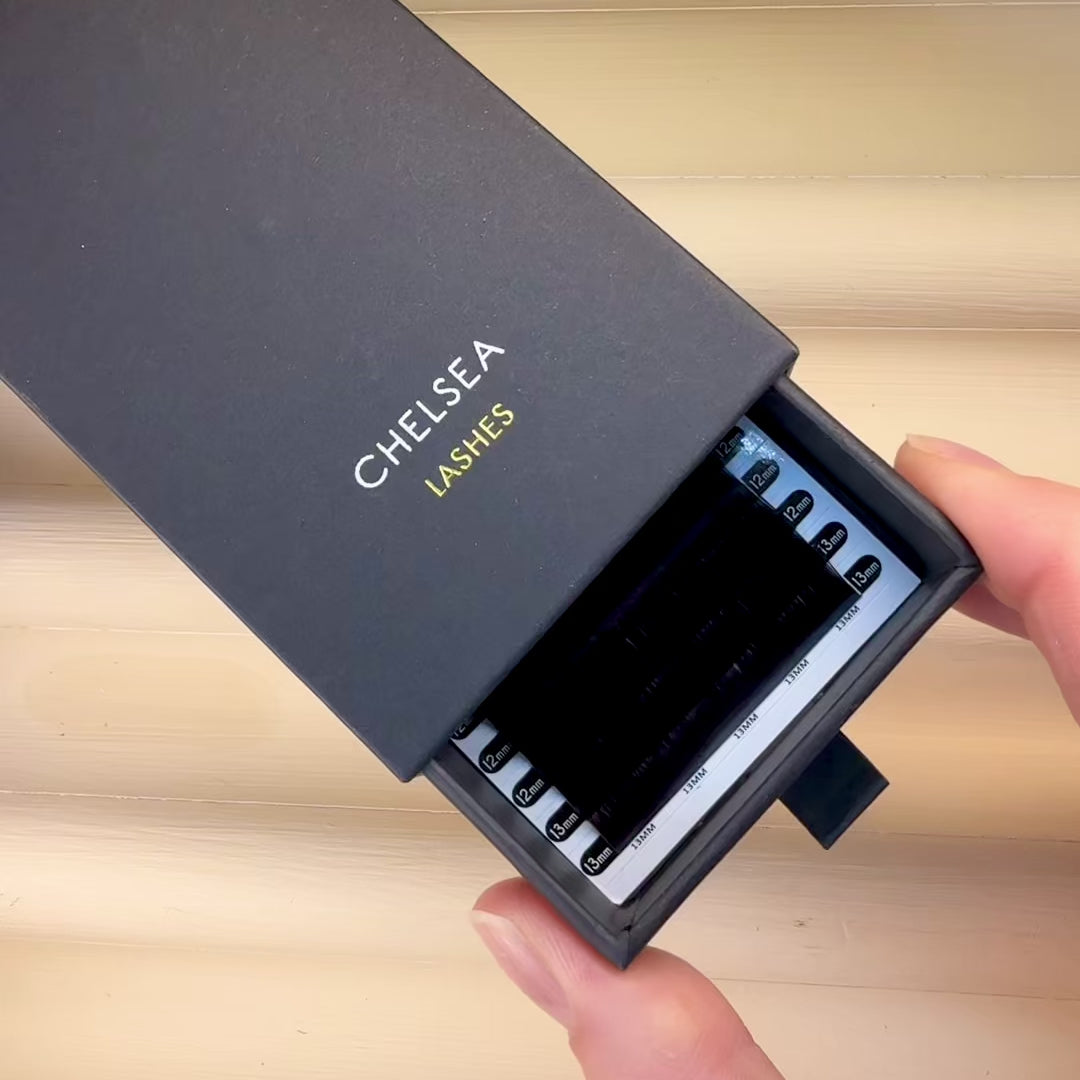 Mega Volume Chelsea Lashes 0.04